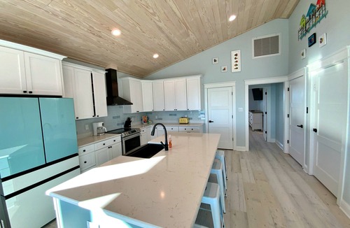 Southpointe House | Beachfront, Private Pool and Elevator