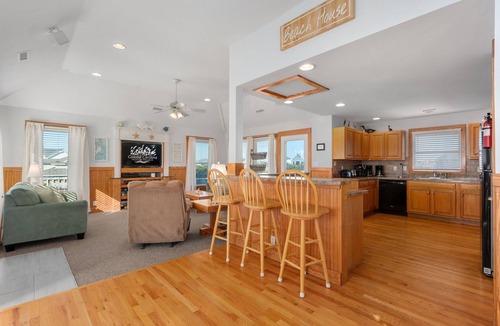 Whalehead Beach House | Beachnuts Too: Pet Friendly, Oceanside, Private Pool and Hot Tub