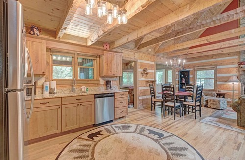 Seven Devils Cabin | Bear Den-Mountain Log Cabin, Wood Fireplace, Pool Table, Gas Grill