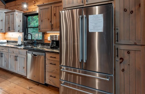 Topton Cabin | Bear Foot Lodge-Luxury Log Cabin, Long Range Mountain Views, High Speed Internet in Nantahala NC