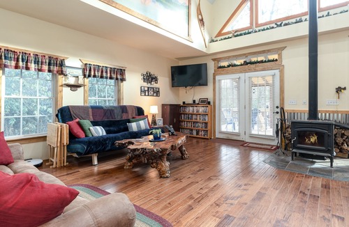 Cedar Mountain Cabin | BEAR HOLLOW A COZY MOUNTAIN CABIN