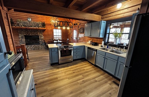 Byrdstown Cabin | Bear Necessities is near East Port Marina on Dale Hollow Lake Tennessee
