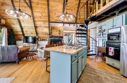 Franklin Ski Chalet | Bear's Den Chalet Perfect Mountain Home