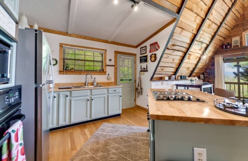 Franklin Ski Chalet | Bear's Den Chalet Perfect Mountain Home