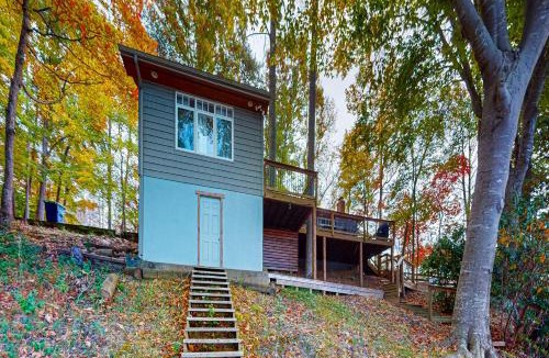 Moneta House | Bears Den at Acorn Dr - Spacious pet friendly Cottage with balcony, dock, and hot tub