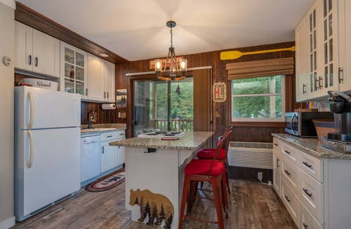 Lake Lure Condo | "Beary Relaxing Suite" Access to Rumbling Bald Amenities! ☆HUGE winter dscnt!☆