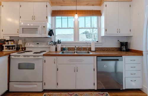 Morehead City Cottage | Beaufort Crystal Coast Cottage-Downtown & Pet Friendly