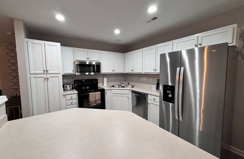 Davis Lake - Eastfield House | Beautiful 2-bedroom townhome in enchanting Charlotte with WiFi and Garage