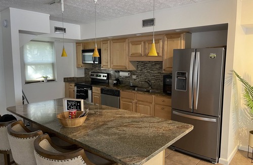 East Price Hill Condo | Beautiful 2 level city view condo Swimming pool minutes from downtown Cincinnati