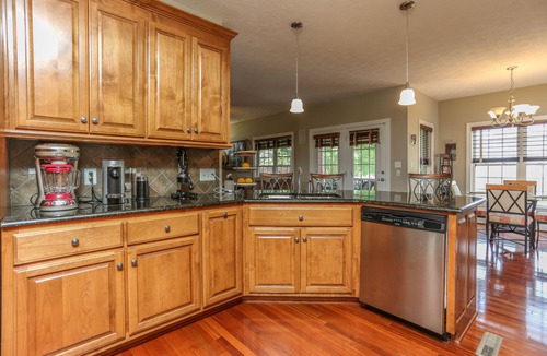 Poquoson House | Beautiful 2 story brick home on a cul-de-sac. A beautiful pond in the back yard