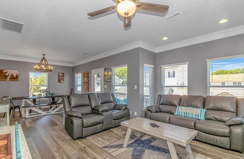 Surfside Beach House | Beautiful 5BR Beach House Ocean Lakes w Golf Cart