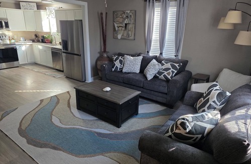 Cascade House | Beautiful and cozy 2 bedroom cottage in quite area of Eden. Fully fenced.