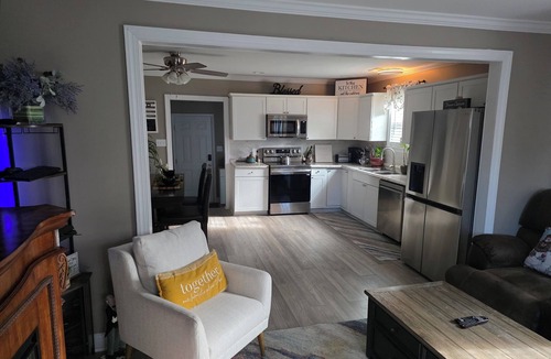 Cascade House | Beautiful and cozy 2 bedroom cottage in quite area of Eden. Fully fenced.