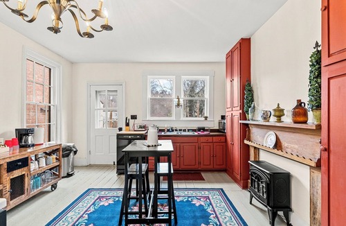 Madison House | Beautiful and spacious 3BR historic home centrally located in downtown, Madison.