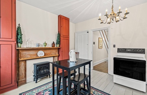 Madison House | Beautiful and spacious 3BR historic home centrally located in downtown, Madison.