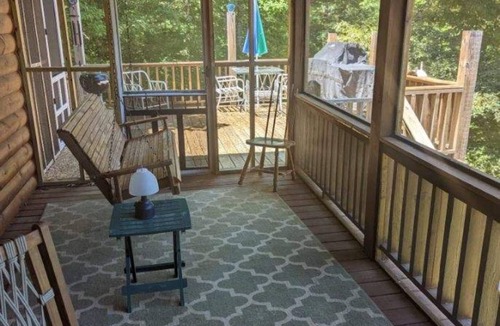 Young Harris Cabin | Beautiful Cabin close to popular sites, no steep roads or stairs.