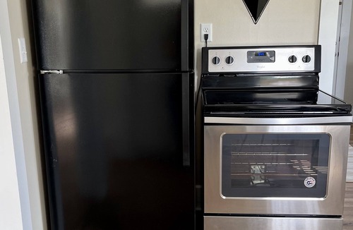 Findlay House | Beautiful & Comfortable One Bedroom/One Bathroom