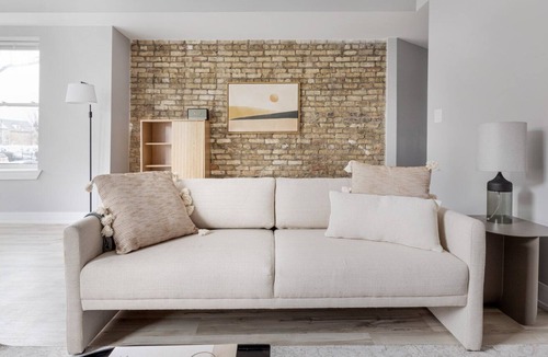 Edgewater Apartment | Beautiful Edgewater 2BR nr Loyola & Red Line, by Blueground
