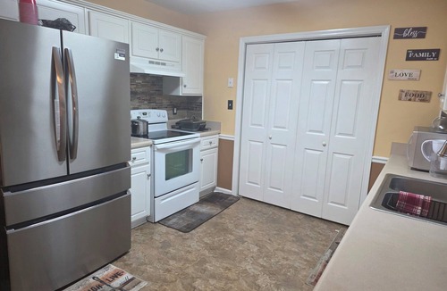 Thomson House | Beautiful Family Friendly 3-bedroom comfortable home in charming Thomson