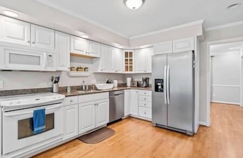 Elon House | Beautiful Home Walking Distance to Elon University