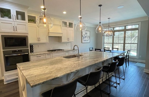 Buechel House | Beautiful home with pool & home gym! Just 20 min to Ky Derby & Downtown!