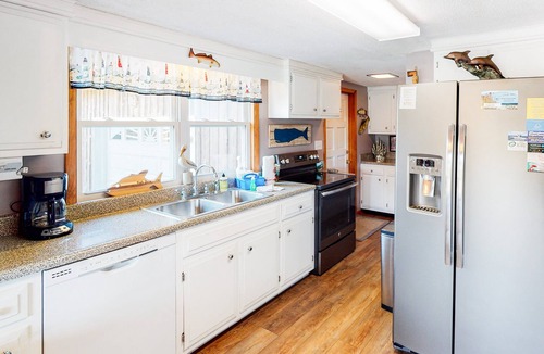 Buxton House | Beautiful house w/Shared Pool, Private Washer/Dryer, Central AC, Free WiFi