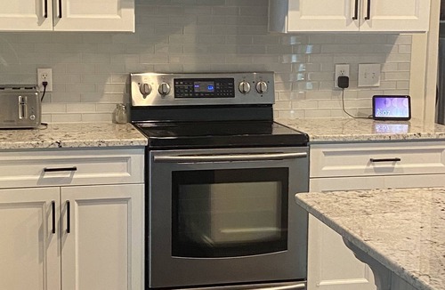 Moneta House | Beautiful Lakefront property in a nice neighborhood close to bridge