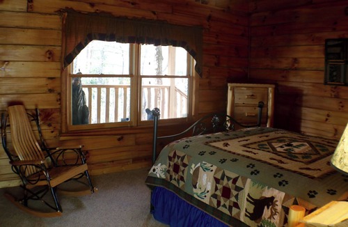Townsend Cabin | Beautiful mountain sunrise view at Cobblestone Manor