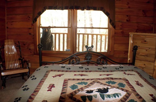 Townsend Cabin | Beautiful mountain sunrise view at Cobblestone Manor