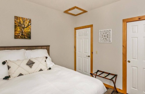 Mountain Air Condo | Beautiful Mountain Views~Comfortable and Stylish Home~
