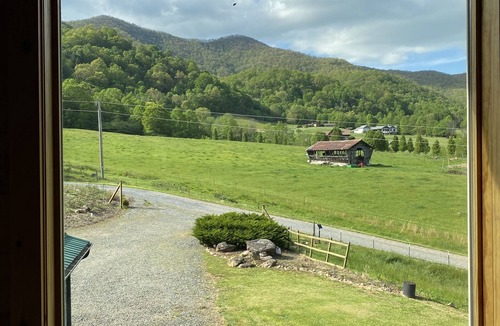 Clyde Cabin | Beautiful NC mountain cabin with views.