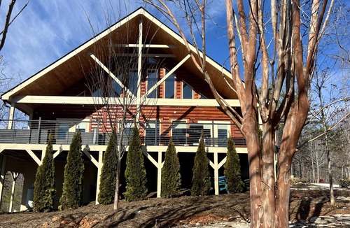 Lake Lure House | Beautiful NEW 5 br 4 bath Log cabin with PRIVATE HOT TUB overlooking Lake Lure
