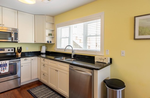 La Follette Condo | Beautiful Norris Lake Condo in Deerfield Resort With Views That Can't Be Beat!