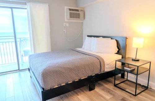 Myrtle Beach House | Beautiful Oceanfront Queen Suite-Recently Updated! Sea Mist 20407