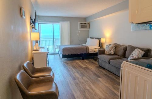 Myrtle Beach House | Beautiful Oceanfront Queen Suite-Recently Updated! Sea Mist 20407