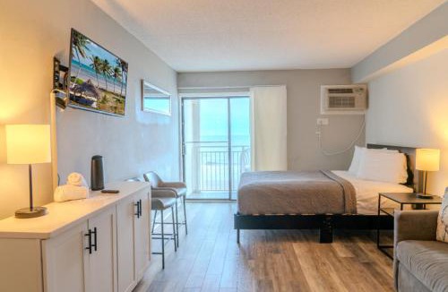 Myrtle Beach House | Beautiful Oceanfront Queen Suite-Recently Updated! Sea Mist 20407