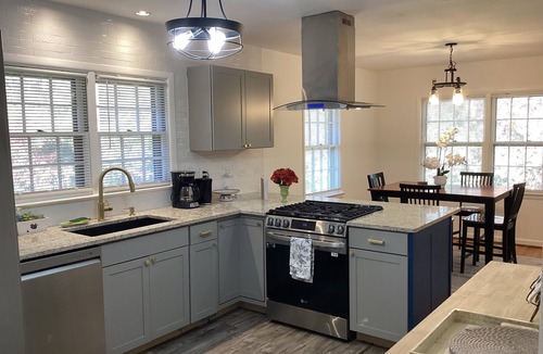 Hendersonville House | beautiful renovated, comfy, mature garden fire pit, quiet neighborhood in Hendo
