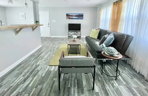 Greenwood House | Beautifully Updated in Greenwood, 15 min to Indy!