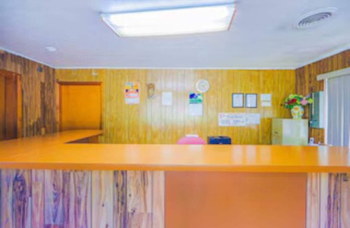 Blue Jay Apartment | Beaver WV|Queen Bed|Non-Smoking