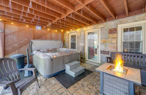 Beckley Apartment | Beckley Studio w/Private Hot Tub & Home Gym!