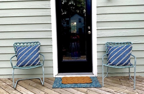 Cape Charles House | Belle is a cute cottage blocks from shops, bay, cafes