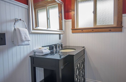 Southwest Bend House | Bend Basecamp-Meredith Lodging - Quality Updates, Hot Tub, Large Fenced Yard!