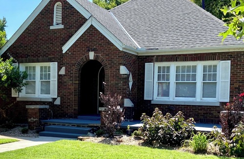 Norman House | Best Location, comfy bungalow just a 10 min.walk to OU Stadium or Campus Corner