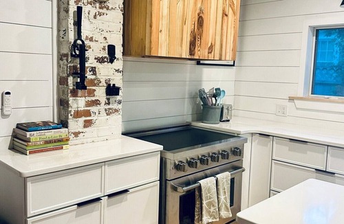 Swansboro Cottage | Best Porch in Swansboro! 1 Block to Front Street. Beautiful New Kitchen.