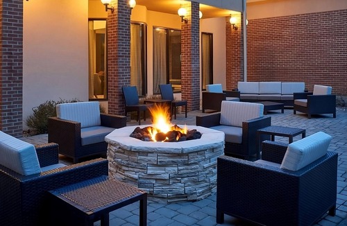 Indianapolis Hotel | Best Value, Quality Stay! Pets Allowed, Indoor Pool, Near Bumblebee Ruins