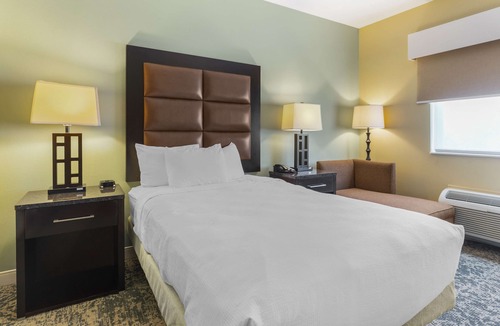 Silver Lake Hotel | Best Western Plus Wilmington/Carolina Beach
