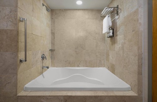 Plainview Hotel | Best Western Premier Plainview-Long Island Hotel