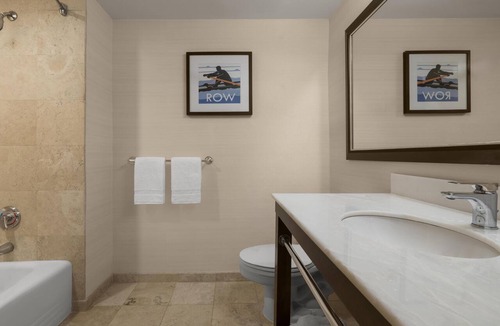 Plainview Hotel | Best Western Premier Plainview-Long Island Hotel