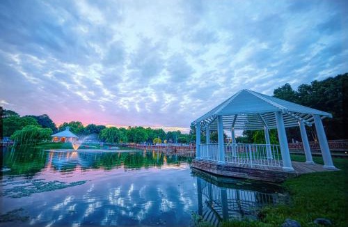 Urbanna House | Bethpage One-Bedroom Cottage 1