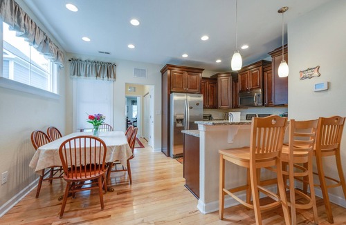 Buckroe Beach House | Big, Beautiful & Beachside Bliss - Sleeps 10!